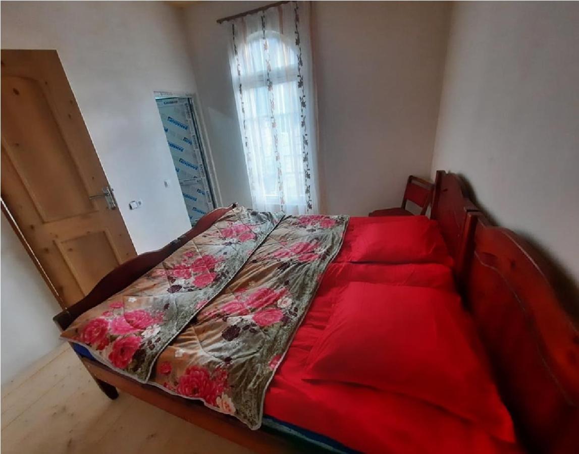 Nino & Tarzan Guesthouse Адиши Экстерьер фото